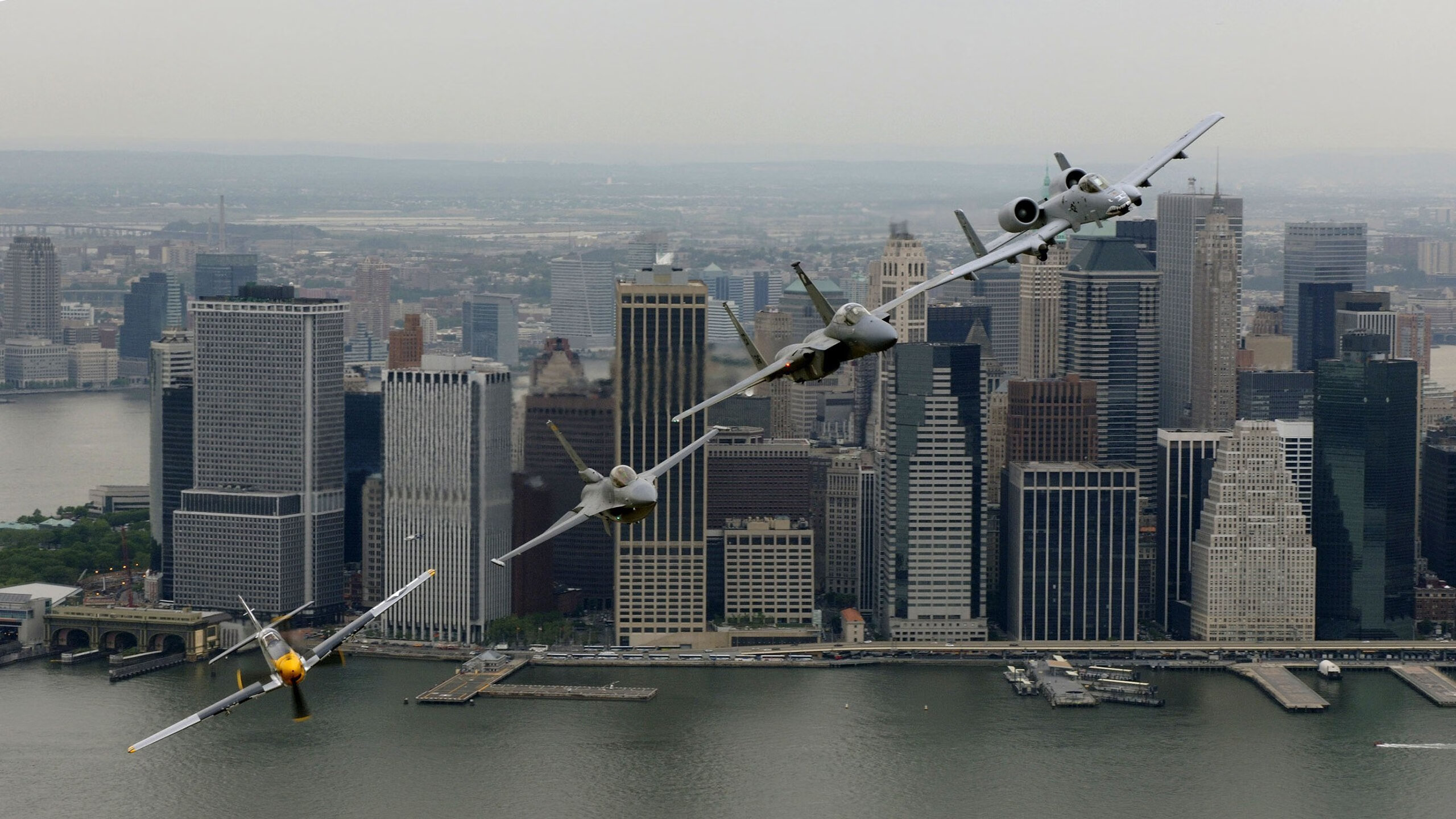 绿茵场的速胜与球台的烈焰,体育之夜的二重奏