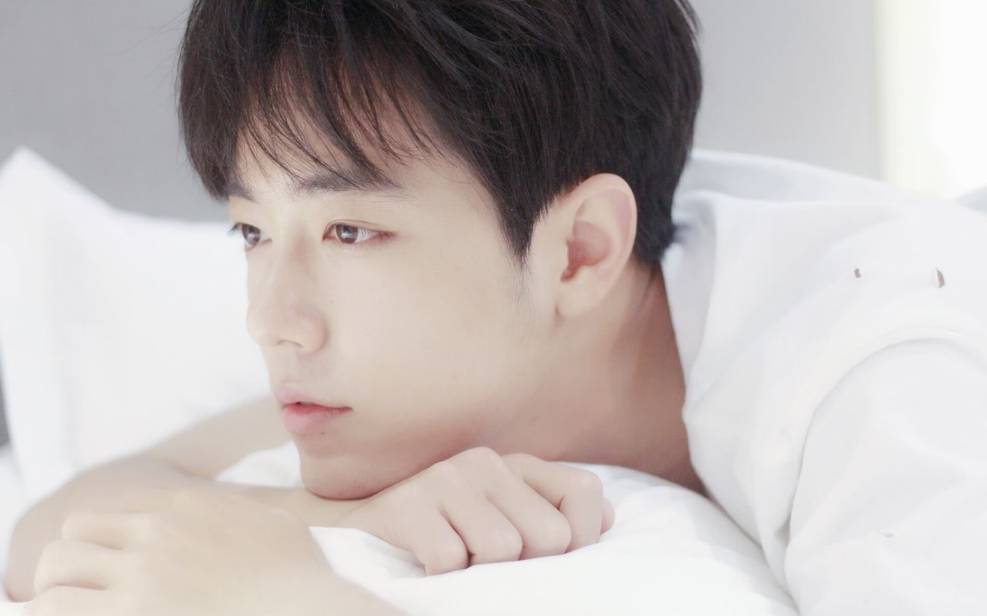 赛道与绿茵场的终极博弈，当F1争冠战遇见皇马出局夜