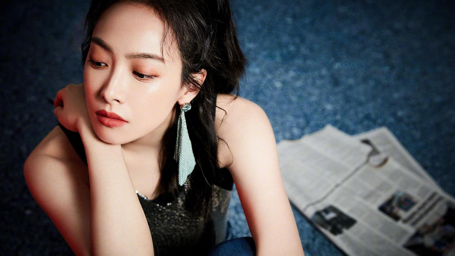 中距离绝响，当德罗赞用21世纪的古董技艺熄灭独行侠在三分如雨的时代，德罗赞用一场近乎偏执的中距离表演，为旧日篮球美学写下注脚。这不仅是热火与独行侠的战术对决，更是两种篮球哲学在赛场的短兵相接