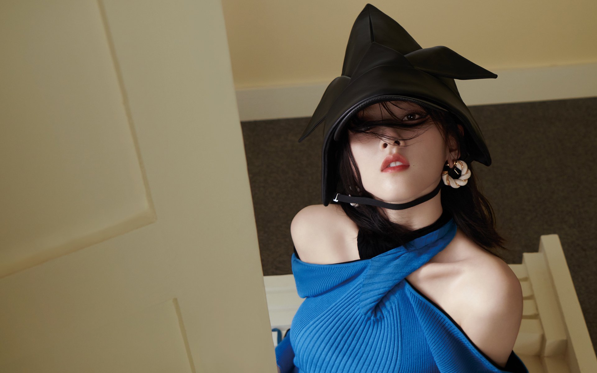 爱游戏官方入口-赛道上的决胜与球场上的逆袭，竞技世界中的意外之美